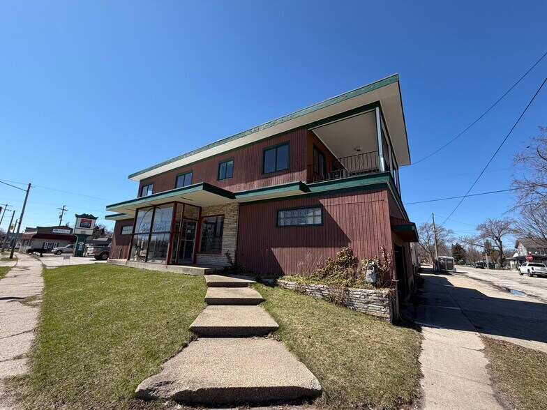 More Photos Of 87 Division St, Manistee Freestanding For Sale