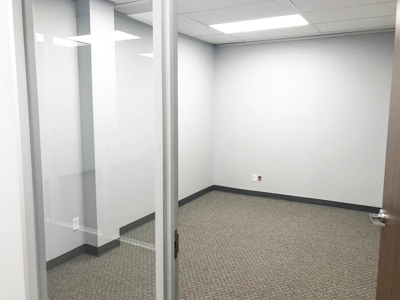 More Photos Of 2202 Timberloch Pl, The Woodlands Office For Lease