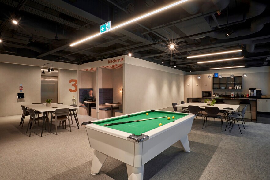 More Photos Of 20 Farringdon St, London Coworking Space