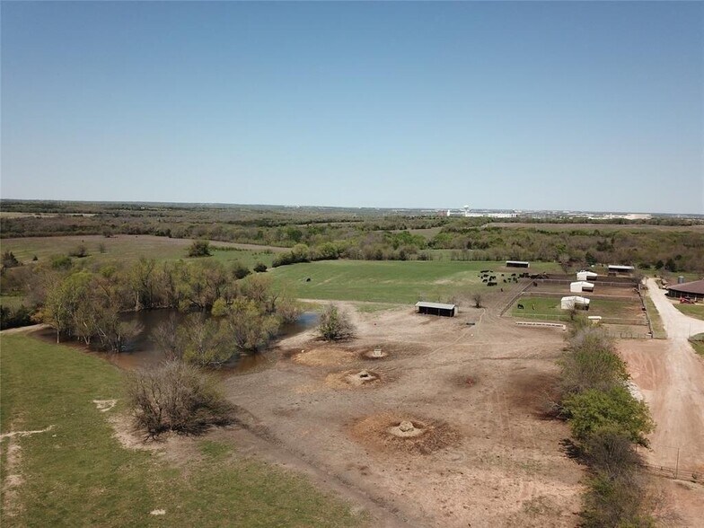 More Photos Of 1800 North Collins Fwy, Howe Manufacturing For Lease