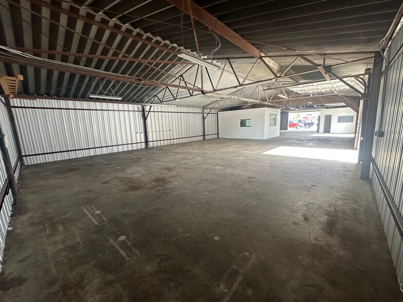 More Photos Of 10411 Harry Hines Blvd, Dallas Auto Dealership For Lease