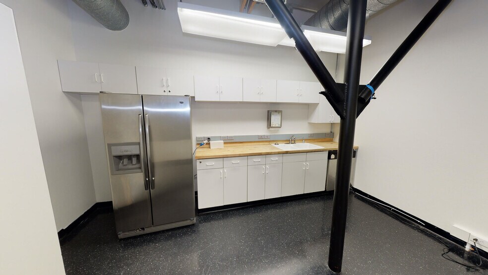 More Photos Of 6151-6159 Santa Monica Blvd, Los Angeles Showroom For Lease
