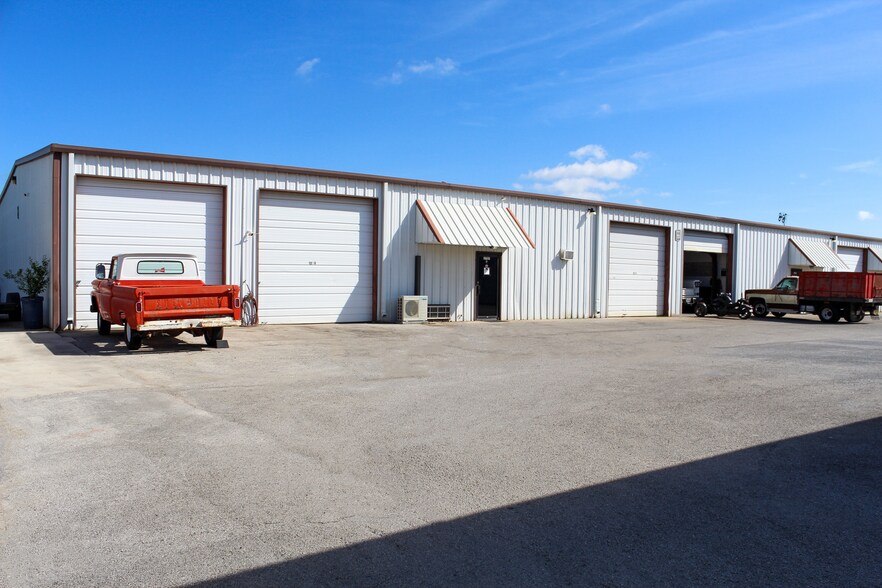 More Photos Of 18975 Marbach Ln, San Antonio Unknown For Lease