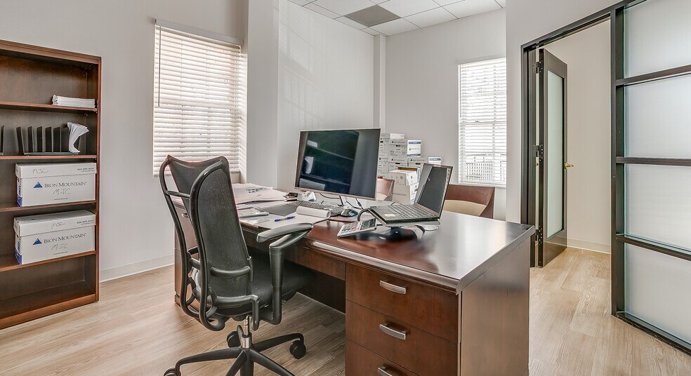 More Photos Of 85 Village Ln, Colleyville Office For Sale