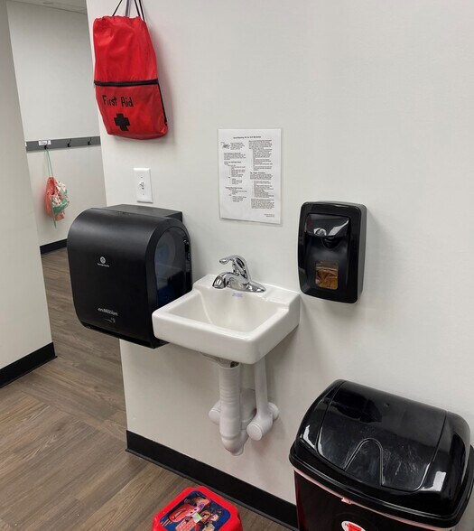 More Photos Of 1313 N Main St, Evansville Storefront For Sale