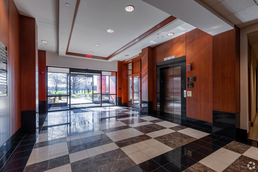 More Photos Of 9780 Ormsby Station Rd, Louisville Office For Lease