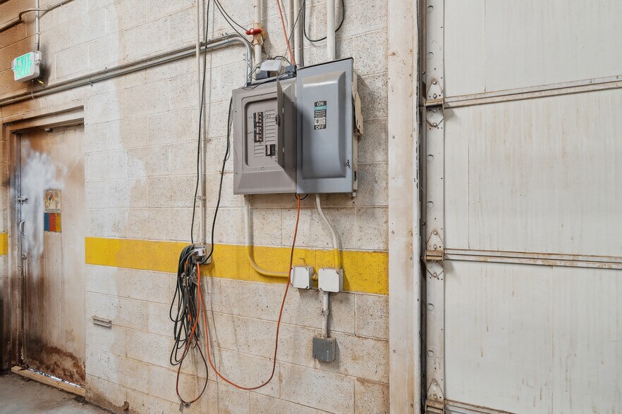 More Photos Of 4434-4437 S 74th Ave, Tulsa Warehouse For Sale