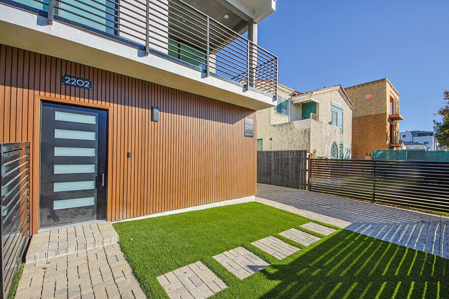 More Photos Of 2200 Thurman Ave, Los Angeles Multifamily For Sale