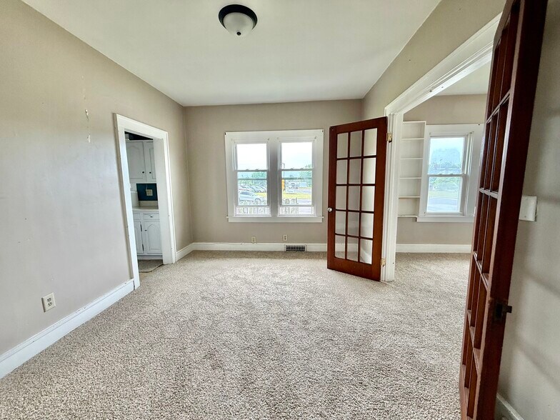 More Photos Of 4529 11th St, Rock Island Office For Sale