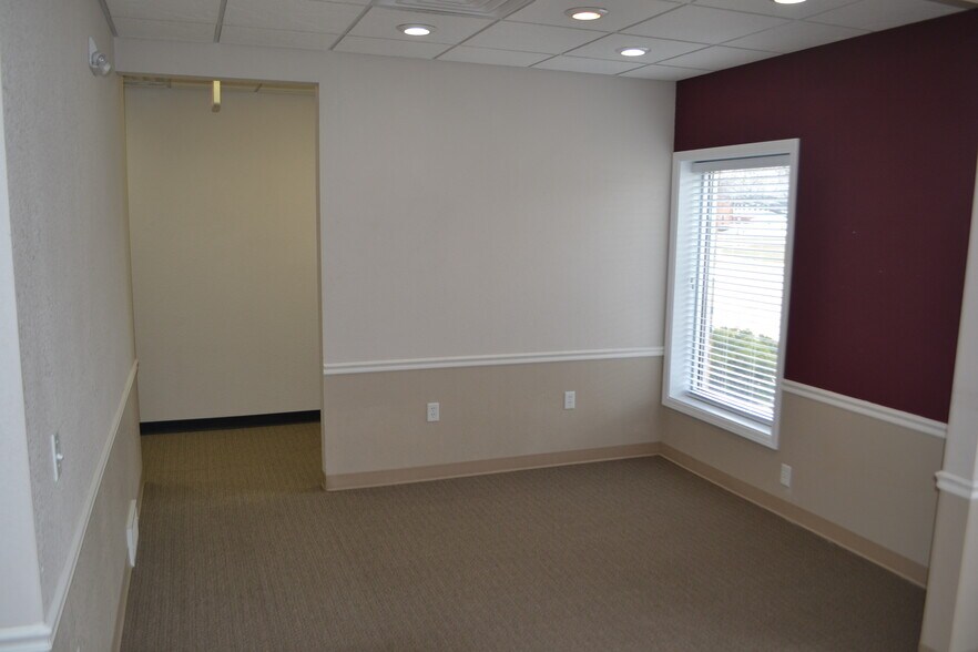 More Photos Of 115 N 6th St, Wausau Medical For Lease