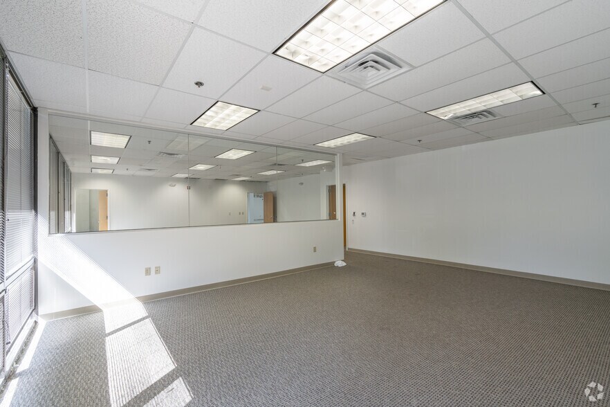 More Photos Of 300 Horizon Dr, Hamilton Light Distribution For Lease