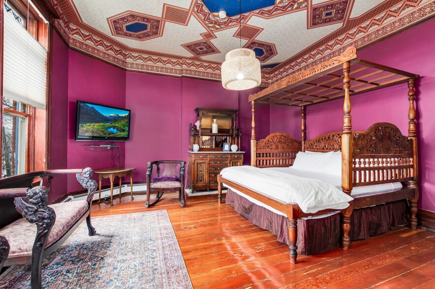 More Photos Of 2555 W 37th Ave, Denver Hospitality For Sale