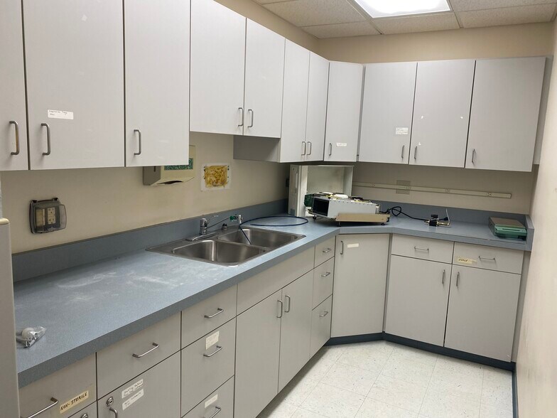 More Photos Of 1320 S Green Bay Rd, Mount Pleasant Medical For Lease