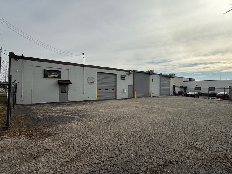 More Photos Of 1045 Hopkins St, Cincinnati Manufacturing For Lease