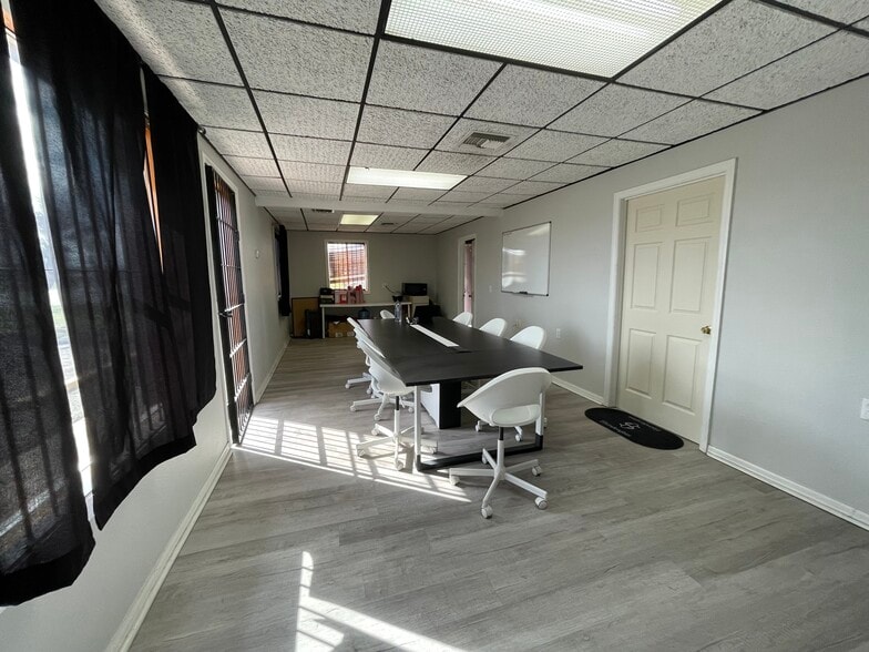 More Photos Of 1540 Kurt St, Eustis Manufacturing For Sale