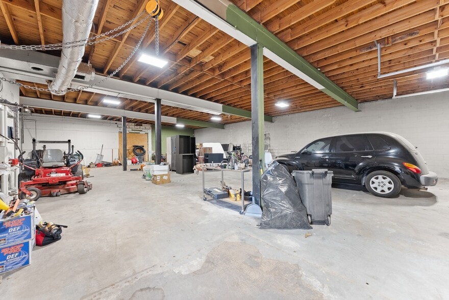 More Photos Of 636 Industrial Blvd, Gainesville Warehouse For Sale