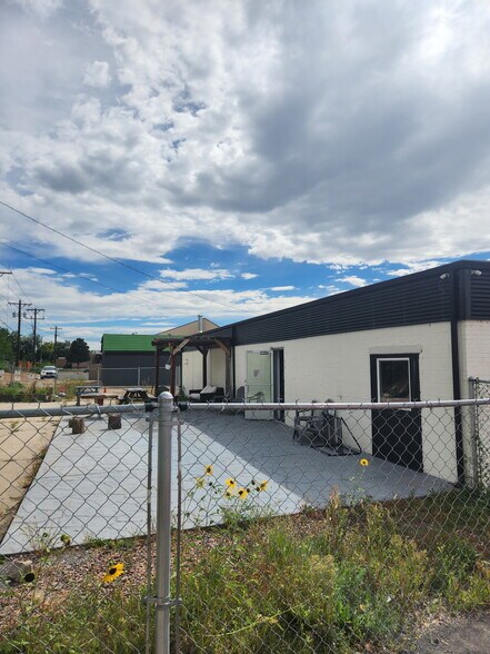 More Photos Of 2708 E Fountain Blvd, Colorado Springs Freestanding For Sale