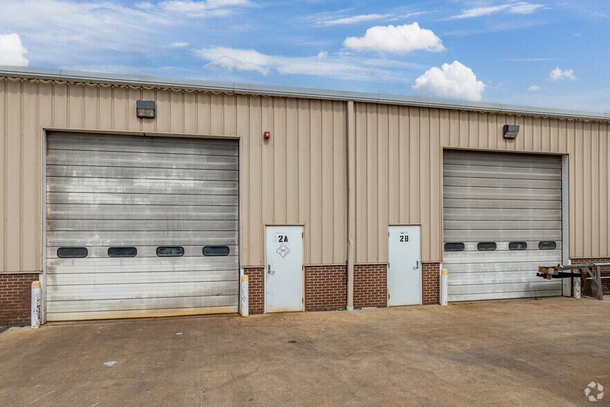 More Photos Of 24251-24311 W Riverside Dr, Channahon Warehouse For Lease