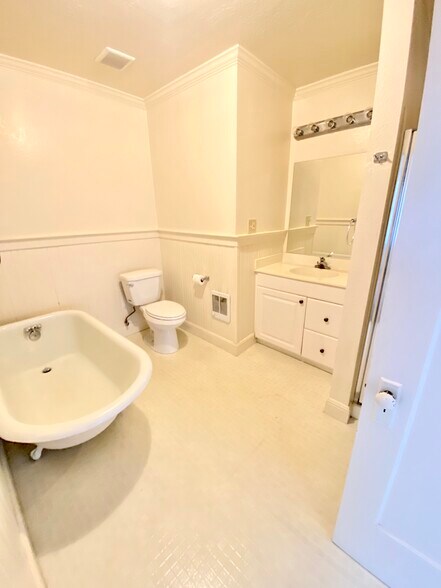 More Photos Of 2977 Bedford Ave, Placerville Apartments For Sale