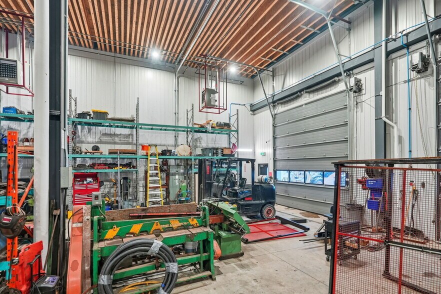 More Photos Of 224 Robot St, Vars Warehouse For Sale