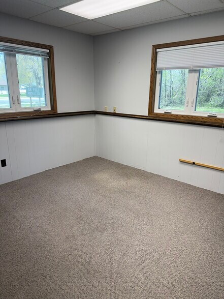More Photos Of 424 E Mill Ave, Pelican Rapids Office For Lease