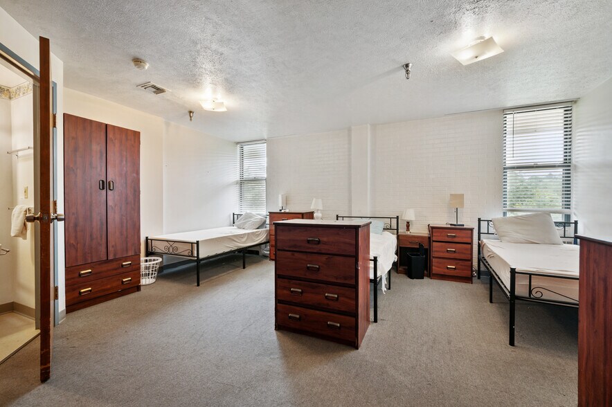 More Photos Of 123 Hamilton Ave, Turtle Creek Healthcare For Sale