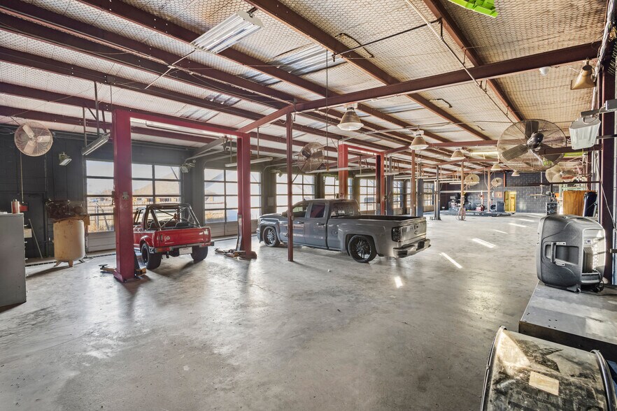 More Photos Of 502 N State Highway 342, Red Oak Industrial For Sale