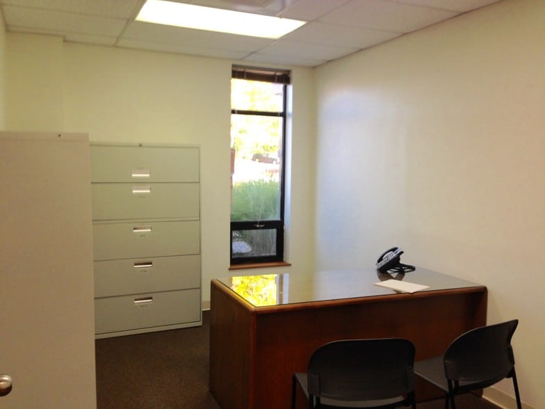 More Photos Of 15 Thames St, Groton Office For Lease