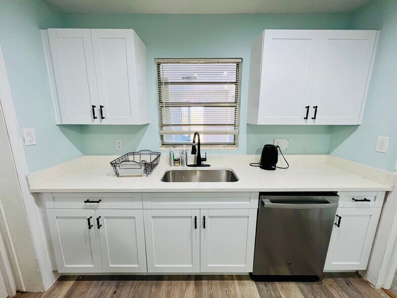 More Photos Of 1630 Harbor Dr, Clearwater Multifamily For Sale