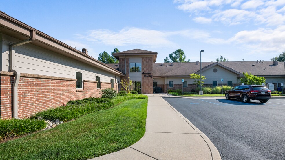 More Photos Of 7311 Crossleigh Ct, Toledo Office For Sale
