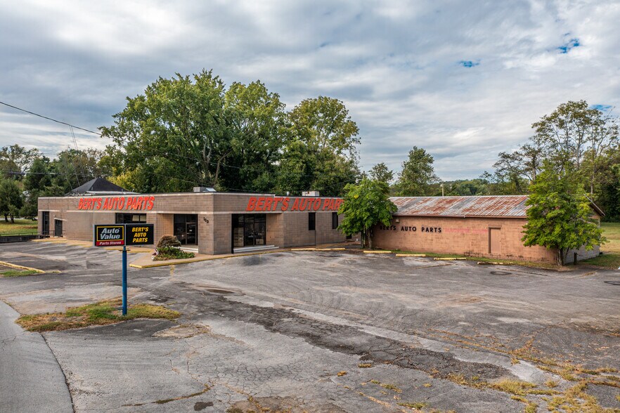 More Photos Of 100 Hopkinsville St, Russellville Freestanding For Sale