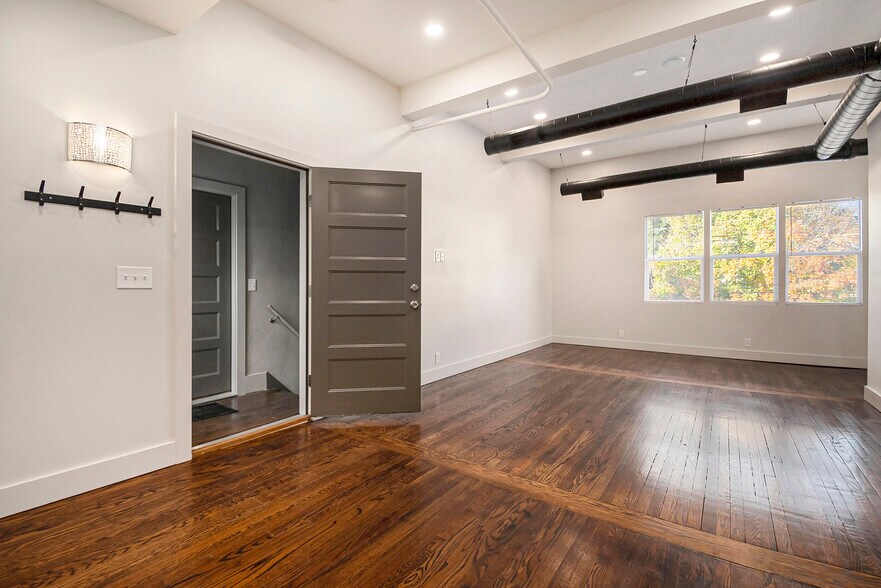 More Photos Of 2601-2603 N 45th St, Omaha Storefront Retail Residential For Sale