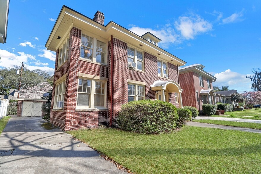 More Photos Of 210 E 48th St, Savannah Apartments For Sale