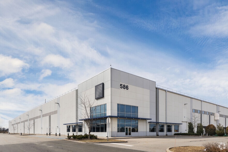 Primary Photo Of 586 Gulf Ave, Staten Island Distribution For Lease