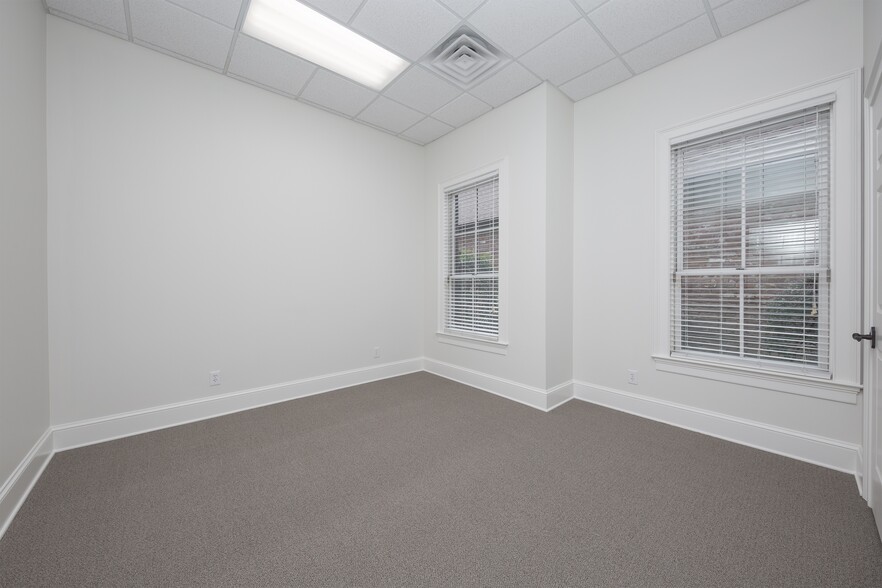 More Photos Of 2461 Tower Dr, Monroe Office For Lease