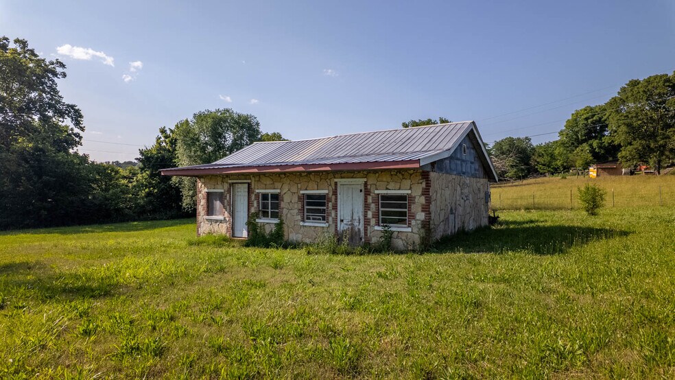 More Photos Of 2516 US-63, Hardy General Retail For Sale