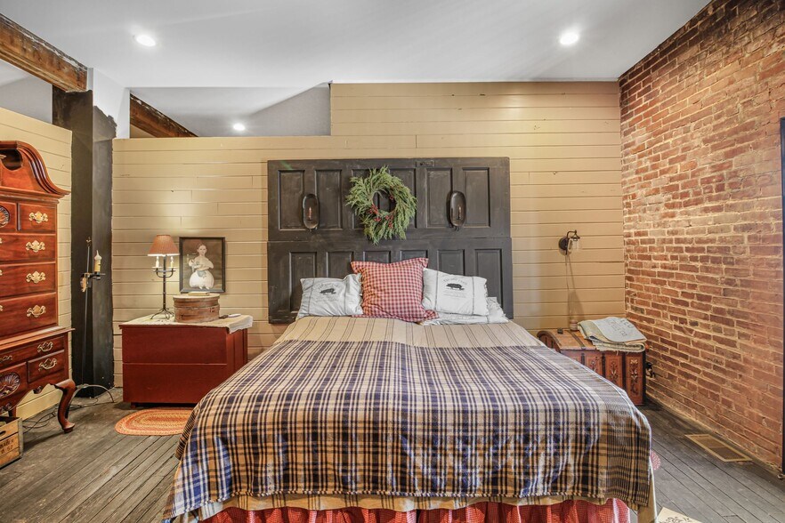 More Photos Of 123 Water St, Horse Cave Storefront Retail Residential For Sale