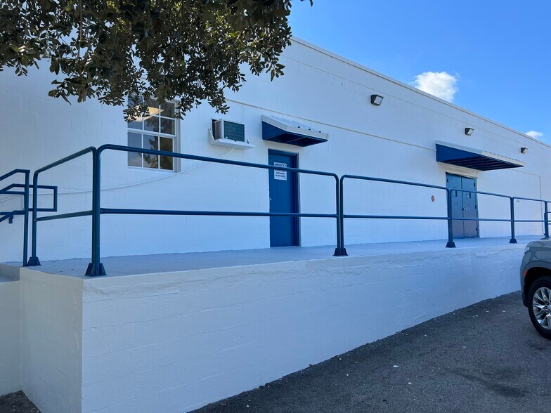 Primary Photo Of 951 N Cocoa Blvd, Cocoa Warehouse For Lease