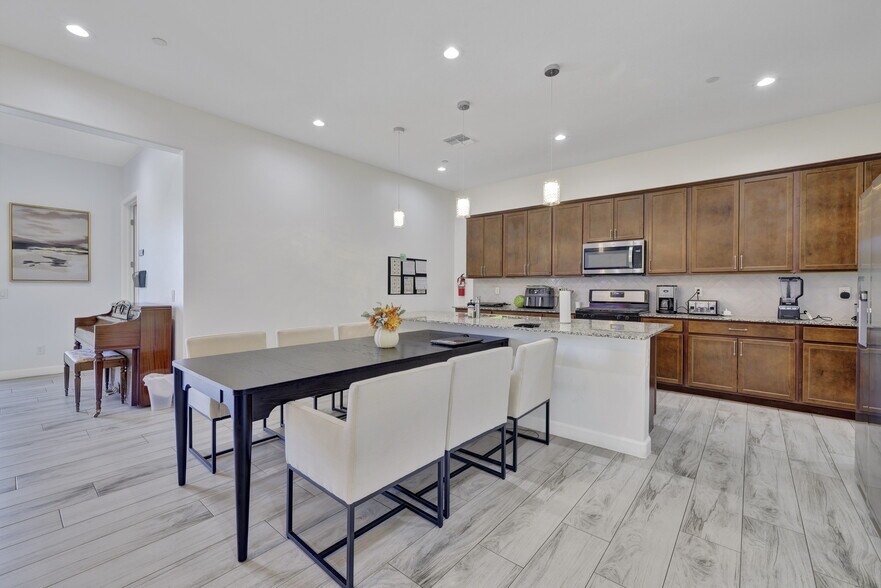 More Photos Of EXCEPTIONAL SURPRISE ALH INVESTMENT, Surprise Assisted Living For Sale