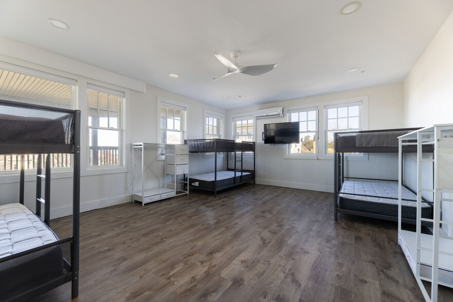 More Photos Of 212 Water St, Block Island Storefront For Sale