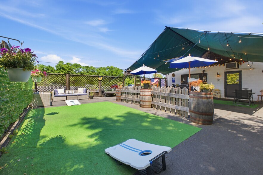 More Photos Of 352 Quaker Rd, Queensbury Restaurant For Sale