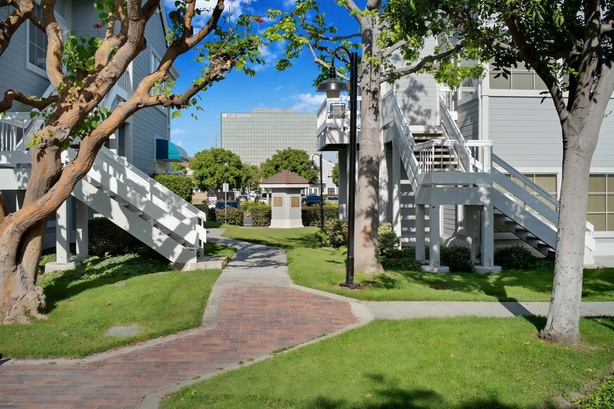 More Photos Of 12361 Lewis St, Garden Grove Unknown For Lease