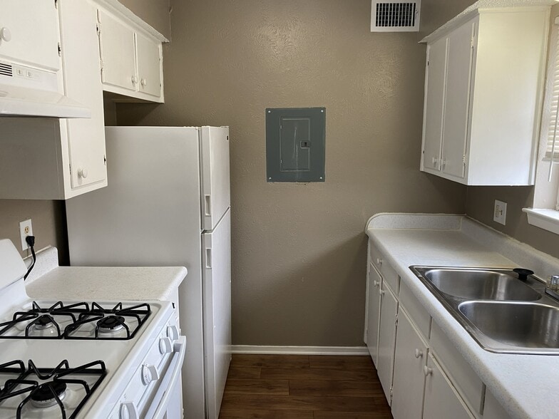More Photos Of 1121 Jameson St, Weatherford Apartments For Sale