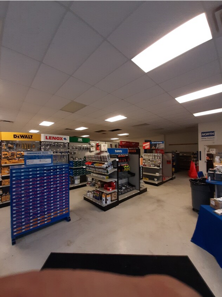 More Photos Of 2400 W Clemmonsville Rd, Winston-Salem Warehouse For Lease