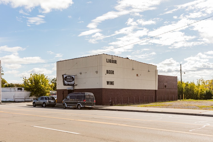 More Photos Of 4515 Grand River Ave, Detroit Freestanding For Lease