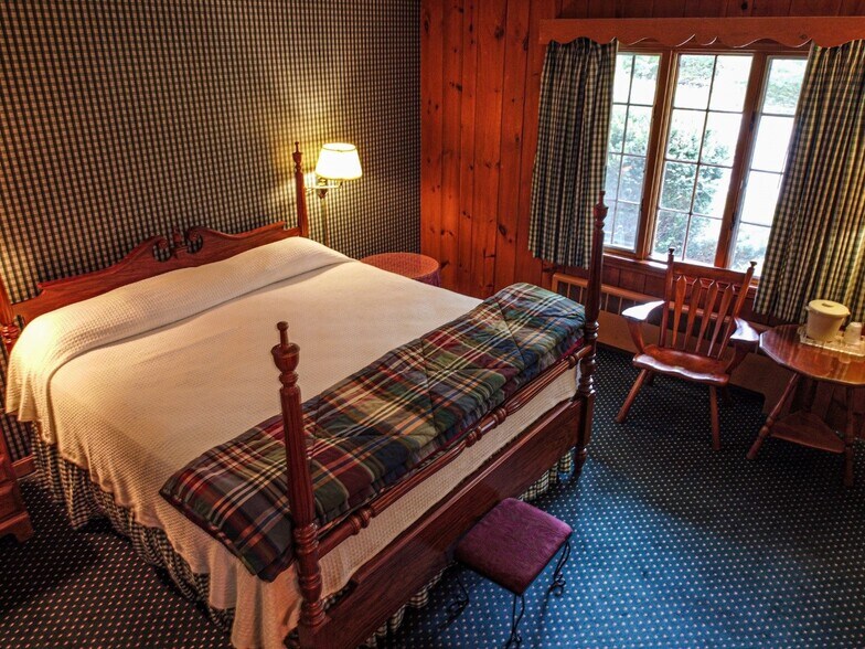 More Photos Of 910 Cold Spring Rd, Williamstown Hotel For Sale