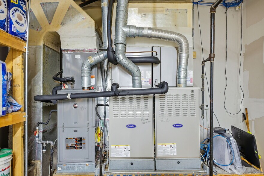 More Photos Of 315 N Park Dr, San Antonio Warehouse For Sale