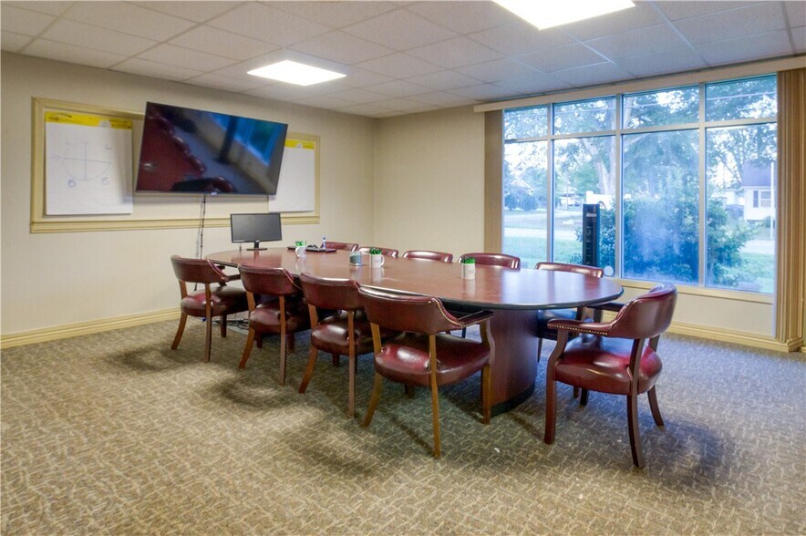 More Photos Of 111 W Pine Grove Rd, Fair Play Office For Sale