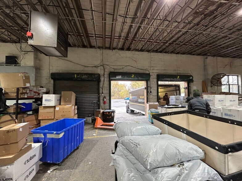 More Photos Of 10 Dell Glen Ave, Lodi Manufacturing For Lease