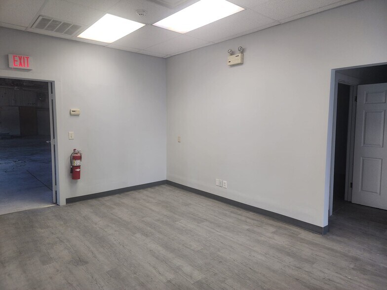 More Photos Of 160 Glaser St, Fairborn Flex For Sale